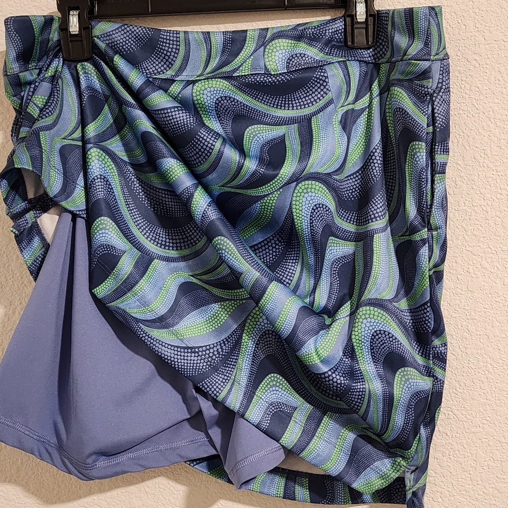 Greg Norman women's L skort and XL golf shirt MATCHING SET. Item 081224XX - Picture 11 of 12